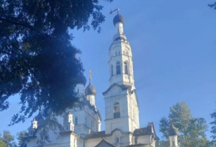 Сильный ветер сломал крест на куполе храма в Зеленогорске