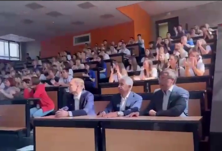 Сергей Кириенко поприветствовал школьников из ДНР и ЛНР в Московском авиационном институте