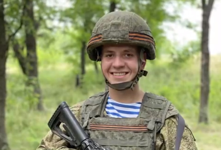 Гвардии младший сержант Николай Смирнов в неравном бою уничтожил 20  националистов и две единицы техники | Online47.ru