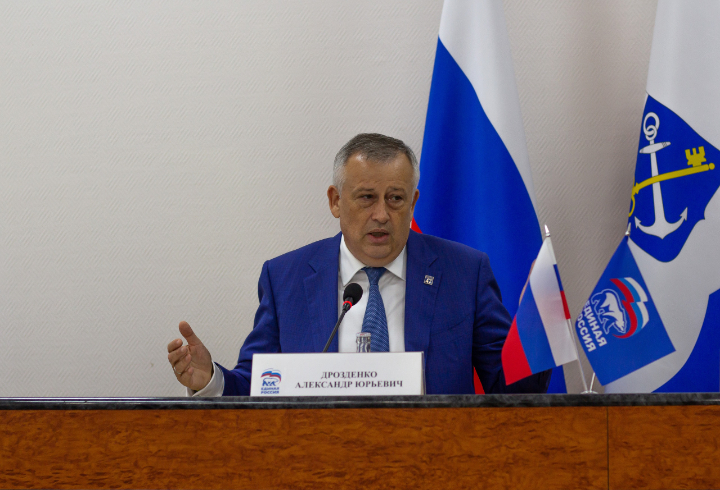 Губернатор Ленобласти провел личную беседу с кандидатами в депутаты от «Единой России»