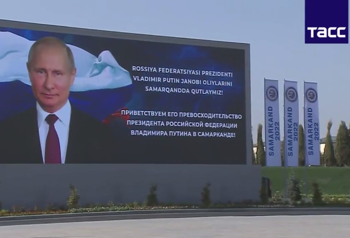 Тепло приветствуем. Приветствие Путина. Россия при Путине.