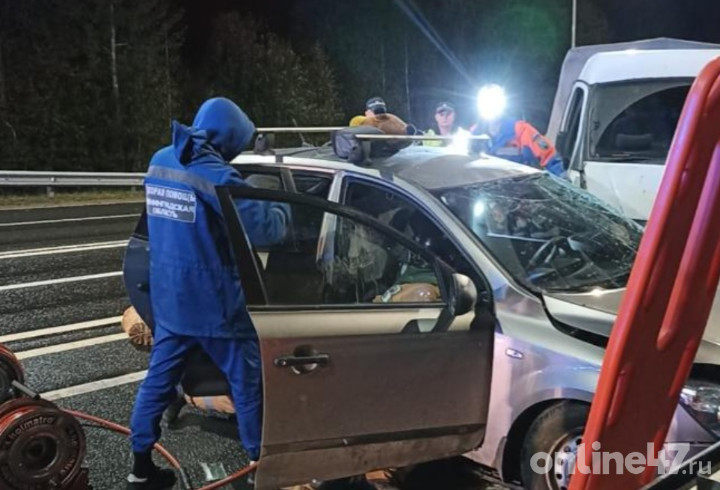Пожилой водитель легковушки пострадал в ДТП с "ГАЗелью" в Кировском районе Ленобласти