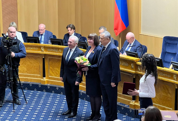 Губернатор Ленобласти вручил заслуженными жителям государственные и региональные награды