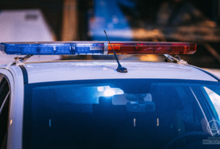 Женщина сломала позвоночник, перевернувшись в машине полиции в Ленобласти