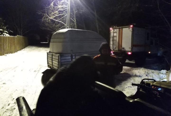Спасатели Ленобласти доставили в больницу заблудившегося в лесу под Гатчиной мужчину