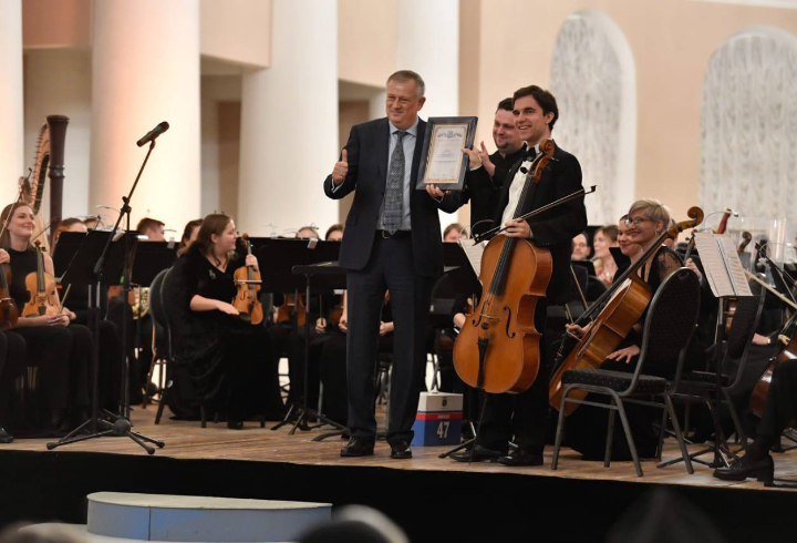 Узнали и полюбили: Александр Дрозденко поздравил Симфонический оркестр Ленобласти с 13-летием