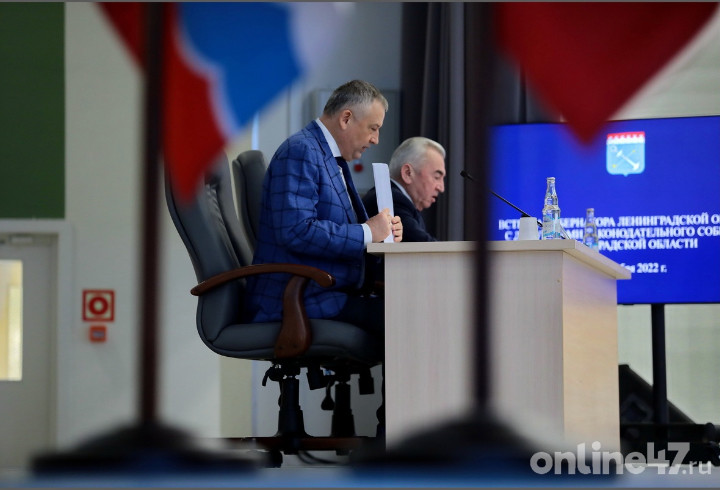 В новом формате: губернатор Ленобласти и депутаты ЗАКСа для встречи выбрали школьный актовый зал