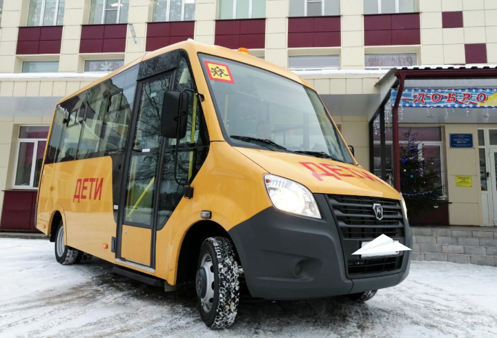 Волховские школы получили два новых автобуса для перевозки детей