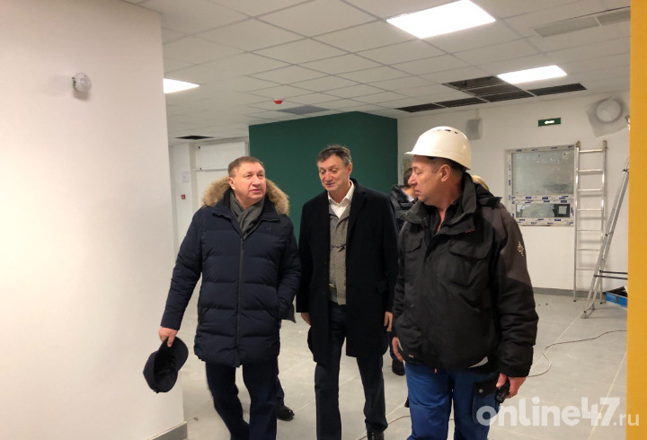 Депутат Госдумы Сергей Яхнюк проинспектировал строительство образовательных объектов в Малом Карлино