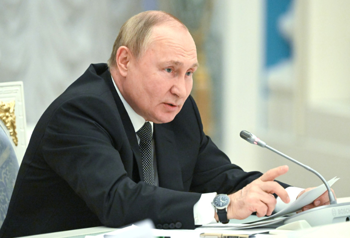 В Кремле назвали причину отмены поездки Владимира Путина в Псковскую область