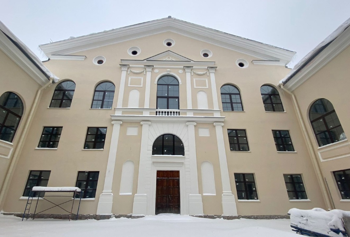 В Сланцах проводят реконструкцию Дома культуры с сохранением исторического облика