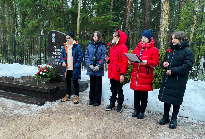 Траурная церемония в честь 80-летия прорыва блокады Ленинграда прошла на Рябовском кладбище во Всеволожске