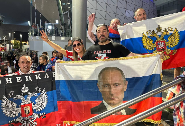 Русский дух: триколор с портретом Владимира Путина развернули на трибунах чемпионата Австралии по теннису