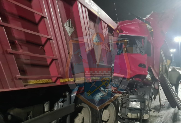 Водитель грузовика разбился насмерть в аварии на платной дороге под Тосно