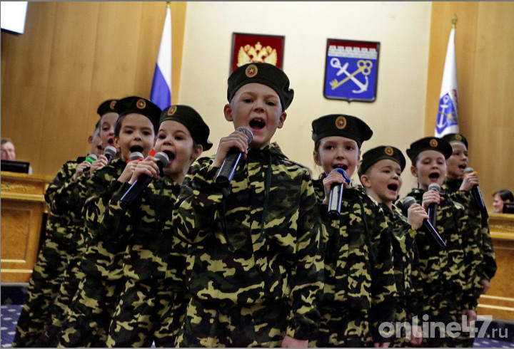 Чествуем именно вас: в Доме правительства Ленобласти поздравили с Днем защитников Отечества военнослужащих ЗВО