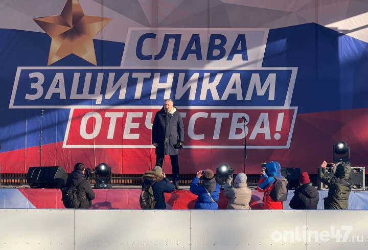 Александр Дрозденко поздравил жителей Ленобласти с Днем защитника Отечества на митинг-концерте во Всеволожске