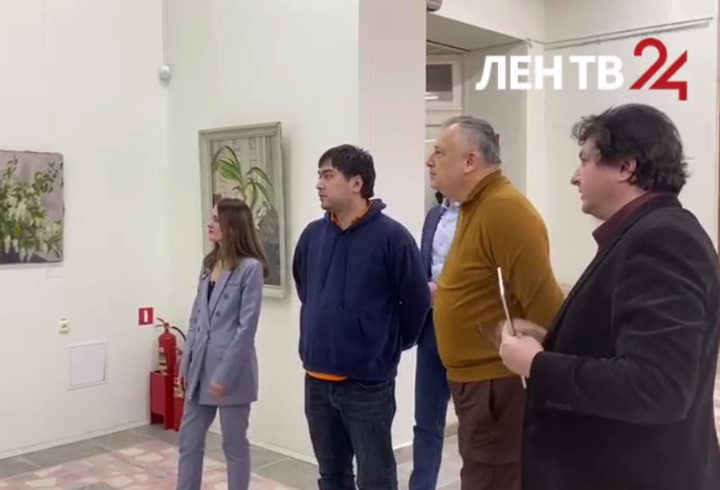 Александр Дрозденко посетил выставку художественного музея современного искусства в Сосновом Бору