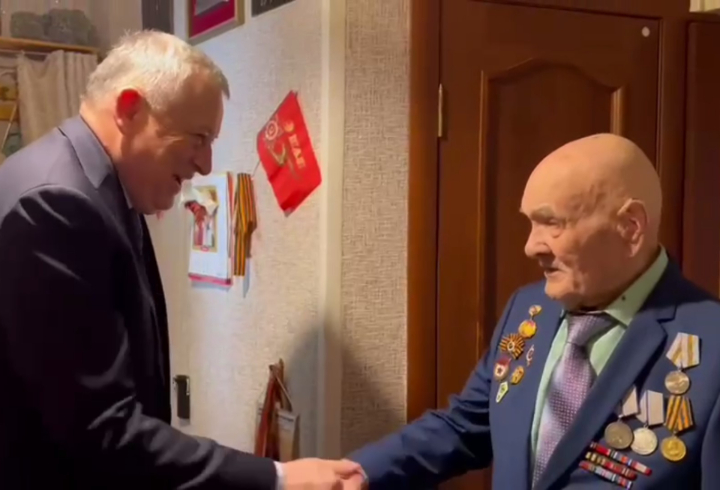 Александр Дрозденко поздравил 99-летнего ветерана с юбилеем Соснового Бора
