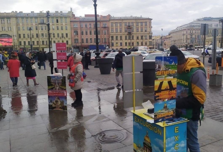 В центре Петербурга закрыли 17 точек нелегальной продажи экскурсионных билетов
