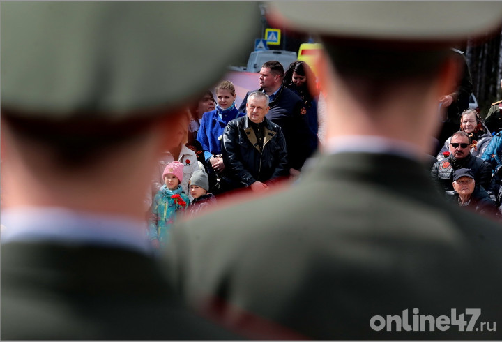 Александр Дрозденко поздравил ветеранов и жителей Ленобласти с годовщиной Великой Победы