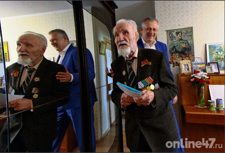Александр Дрозденко поздравил 97-летнего ветерана из Гатчины с Днем Победы