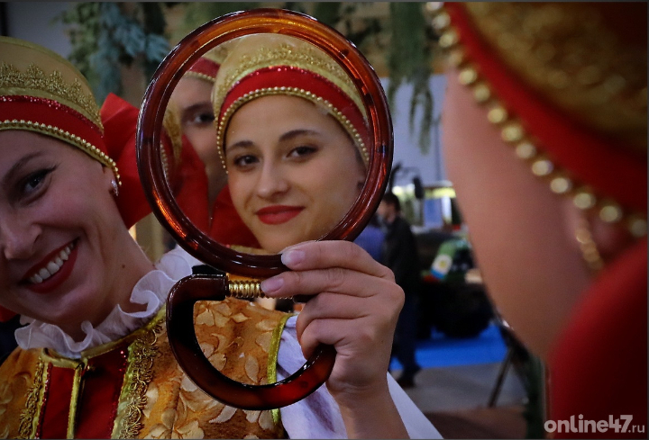Жителей Ташкента познакомили с песнями и танцами малых народов Ленобласти