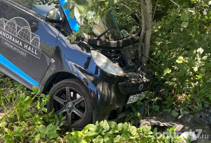 Водителя легковушки Smart госпитализировали после столкновения с BMW под Всеволожском