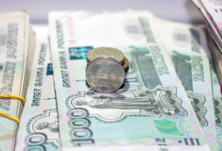Минимальную зарплату в Петербурге увеличили до 25 тыс. рублей