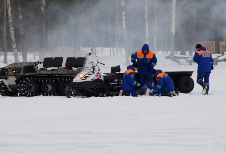 Более сотни спасателей круглосуточно дежурят на водных объектах в Ленинградской области