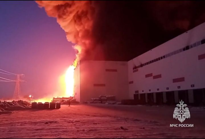 Огнеборцам удалось локализовать пожар на складе в Шушарах