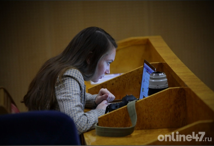 Более 800 жителей Ленобласти бесплатно повысили цифровые компетенции на портале «Учеба.онлайн» в 2023 году