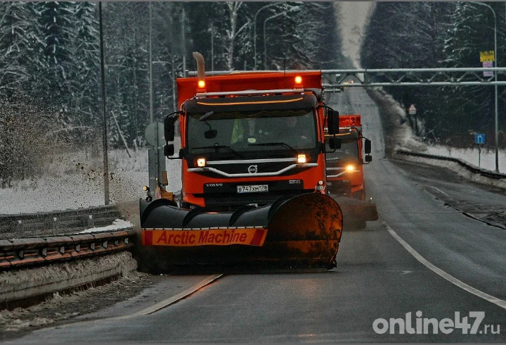 В Ленобласти за сутки очистили от снега почти 19 тысяч километров дорожного покрытия и обочин