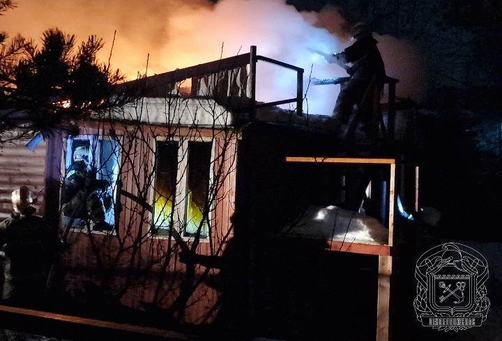 Сотрудники «Леноблпожспаса» за сутки приняли участие в тушении восьми возгораний