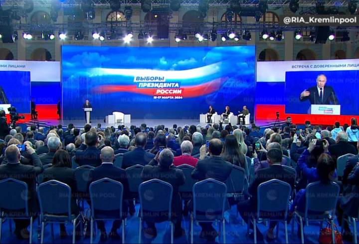 Владимир Путин провел встречу с доверенными лицами в избирательном штабе в Москве