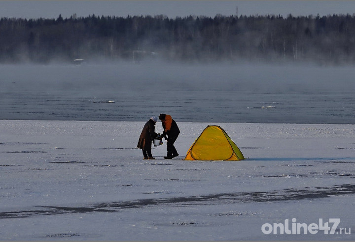 Ленинградские спасатели проверили ледовую обстановку на Ладожском озере