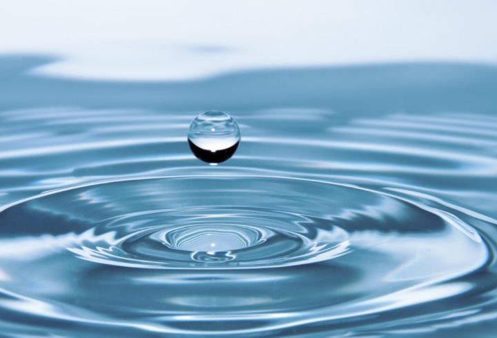 Специалисты Роспотребнадзора проверяют сообщения о запахе хлора от питьевой воды в Ломоносове