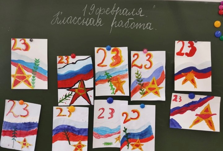 Со школьниками и студентами Ленобласти поговорили о празднике защитников Отечества