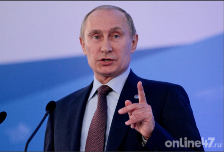 Владимир Путин поручил продлить сроки программ «Земский доктор» и «Земский учитель»