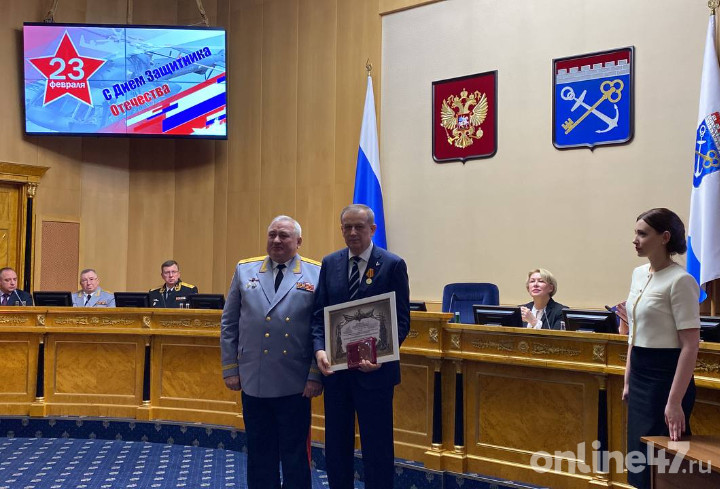 Губернатору Ленобласти вручили медаль Минобороны РФ «За отличие в службе в сухопутных войсках»