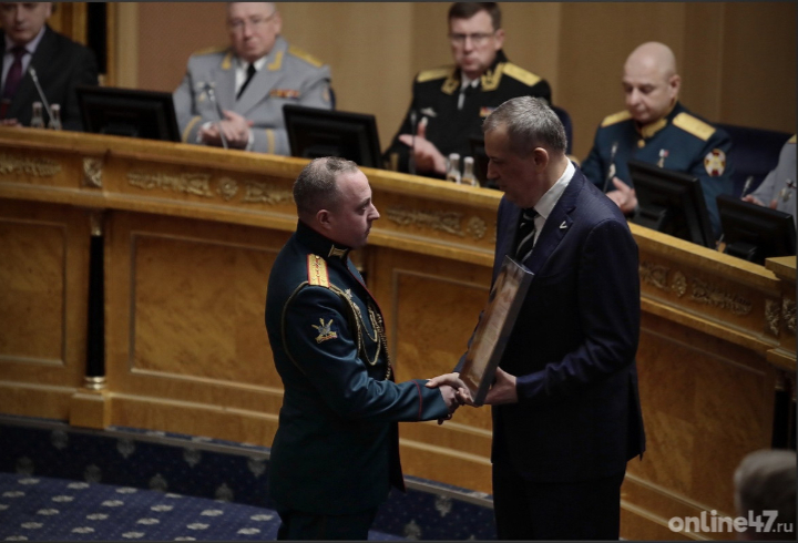 Александр Дрозденко поздравил жителей Ленобласти с Днем защитника Отечества
