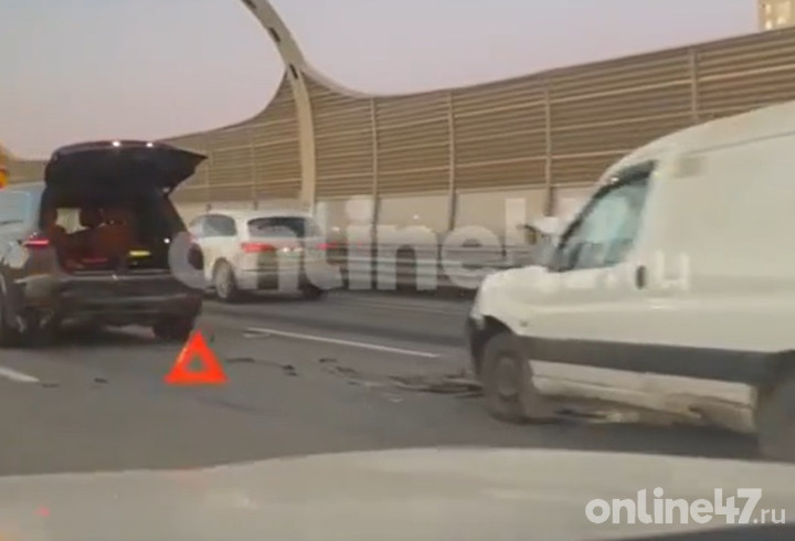 Видео: серьезная авария осложнила движение транспорта на ЗСД