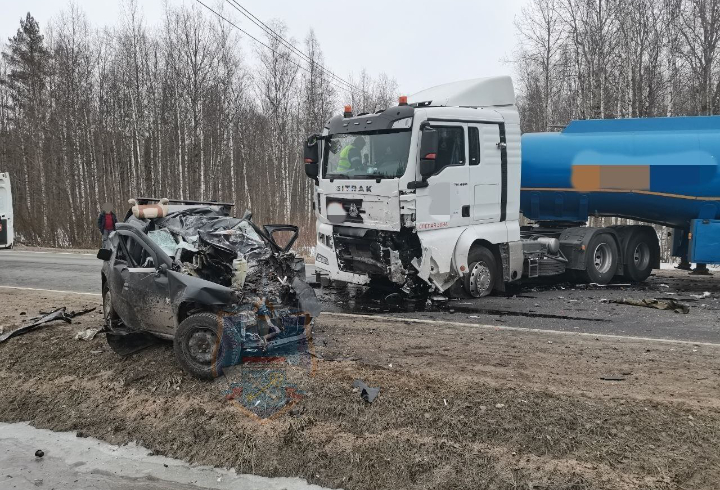 Водитель легковушки погиб в ДТП с бензовозом на трассе А-120 в Ленобласти