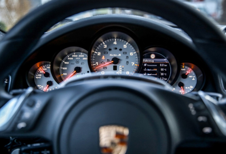 Porsche AG намерена продать активы российских «дочек» до конца 2024 финансового года