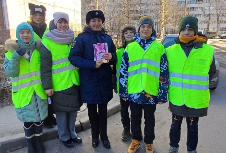 Сотрудники Госавтоинспекции провели уроки безопасности в школах Санкт-Петербурга