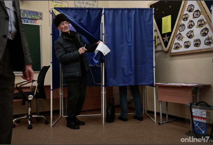 Председатель Леноблизбиркома отметил высокую активность граждан на избирательном участке в Ивангороде