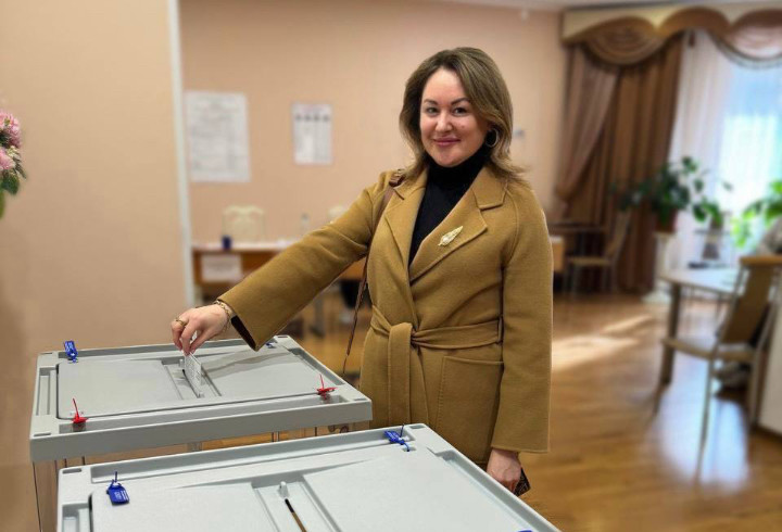 Лира Бурак проголосовала за президента России на избирательном участке во Всеволожске