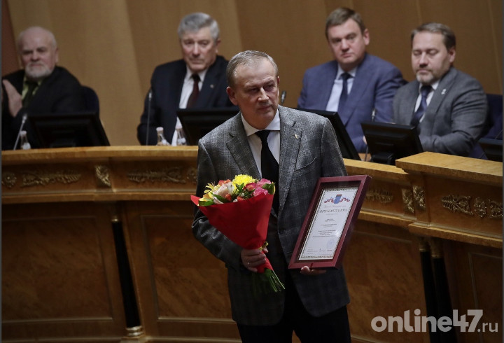 Фоторепортаж: Александр Дрозденко поздравил парламентариев с 30-летием Заксобрания Ленобласти