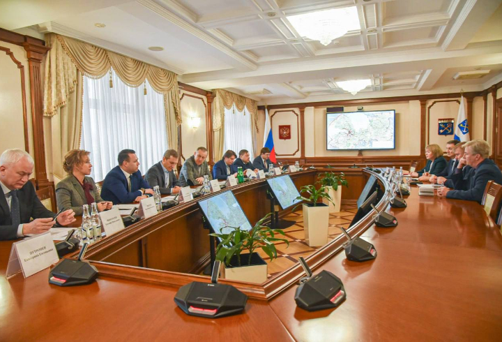 Александр Дрозденко и представители Ломоносовского района обсудили строительство соцобъектов в Виллози
