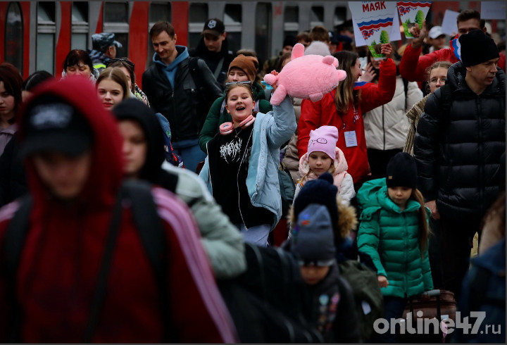 Чужих детей не бывает:  Ленобласть встретила 200 белгородских школьников