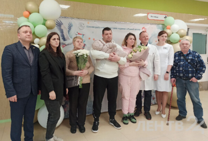 Фонд «Защитники Отечества» поздравил ветерана СВО и его жену с рождением дочери